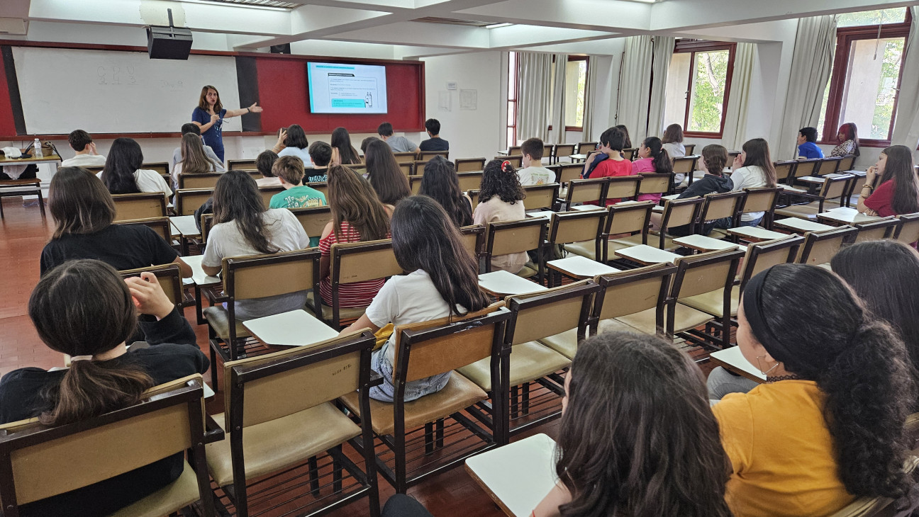 imagen El tercer encuentro presencial del ingreso a las secundarias de la UNCuyo se centró en las dudas sobre contenidos de Matemática