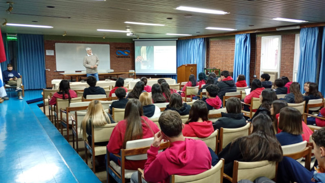 imagen Estudiantes de 4to. año visitaron las instalaciones del IANIGLA – CONICET