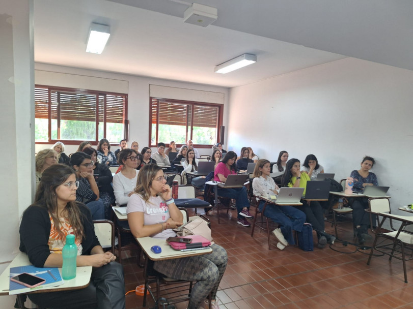 imagen Se llevó a cabo el segundo encuentro presencial del curso "Inteligencia artificial: estrategias y desafíos"