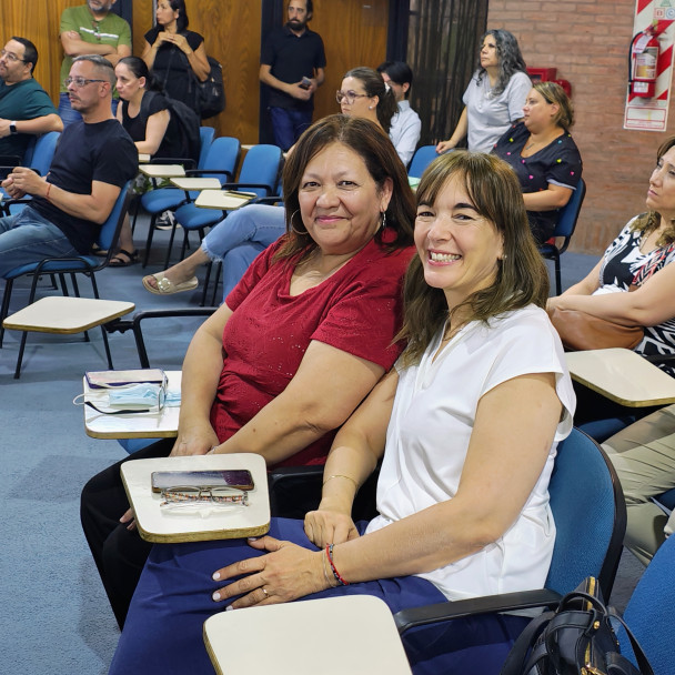 imagen Las bibliotecas de la UNCUYO suman 70 notebooks donadas por PwC Argentina. La biblioteca del DAD recibió dos.
