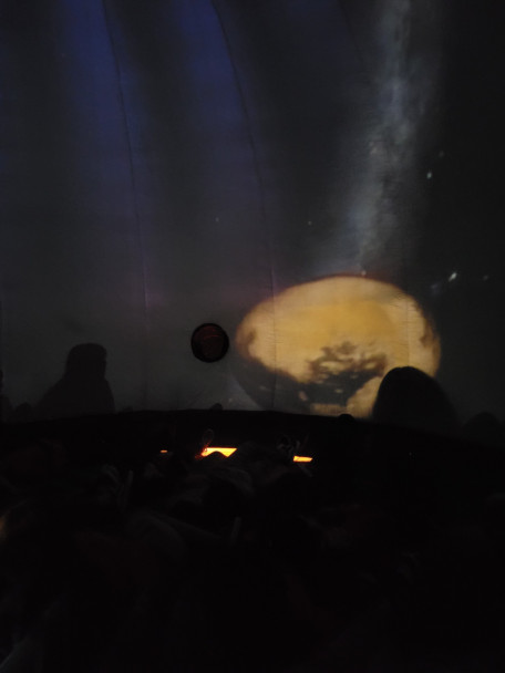 imagen Estudiantes de primer año participaron en una actividad de un planetario domo 360