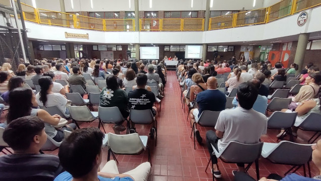 imagen Se realizó la reunión de padres de estudiantes de primer año 2025