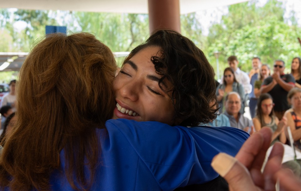 imagen Distinción "María Elisa Norton Farmache" para 62 estudiantes y graduados