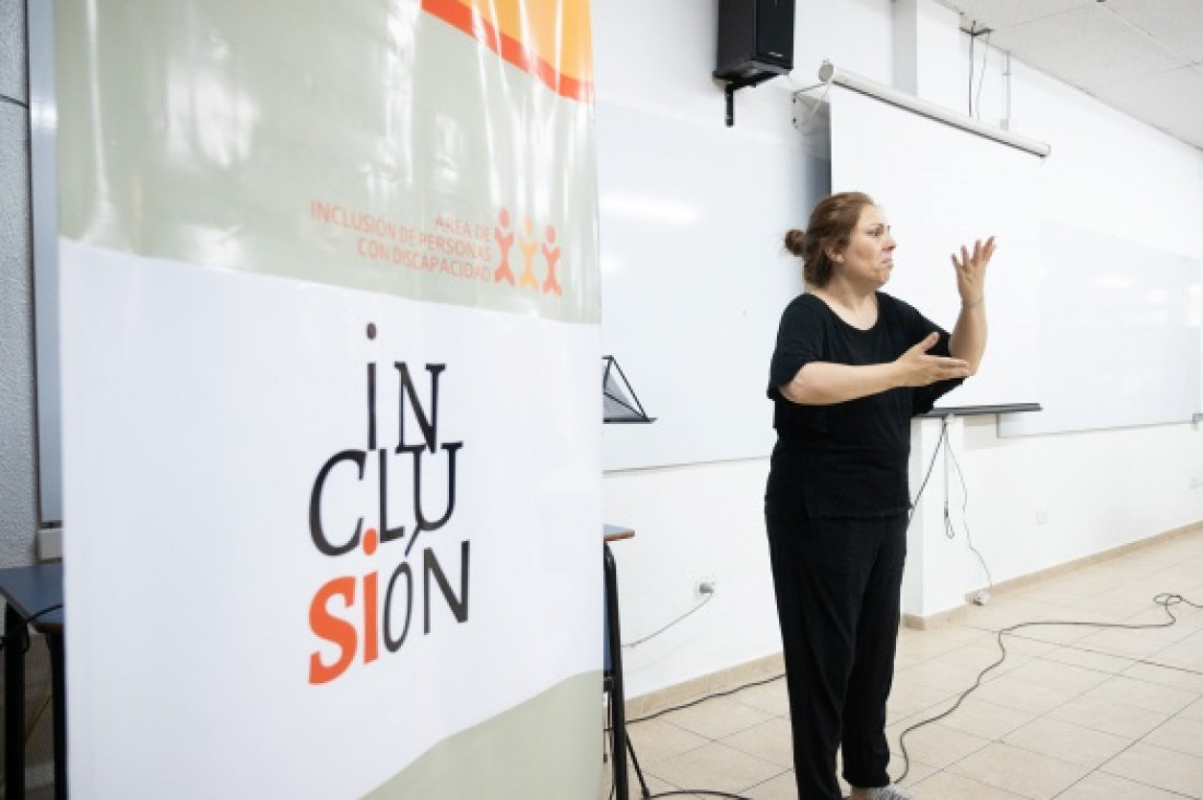 imagen La UNCUYO abre inscripciones para un taller de Lengua de Señas Argentina y Cultura Sorda