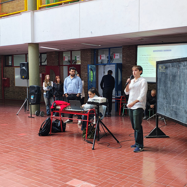 imagen Capacitación sobre "Nociones básicas de Finanzas"  a estudiantes de 5to año