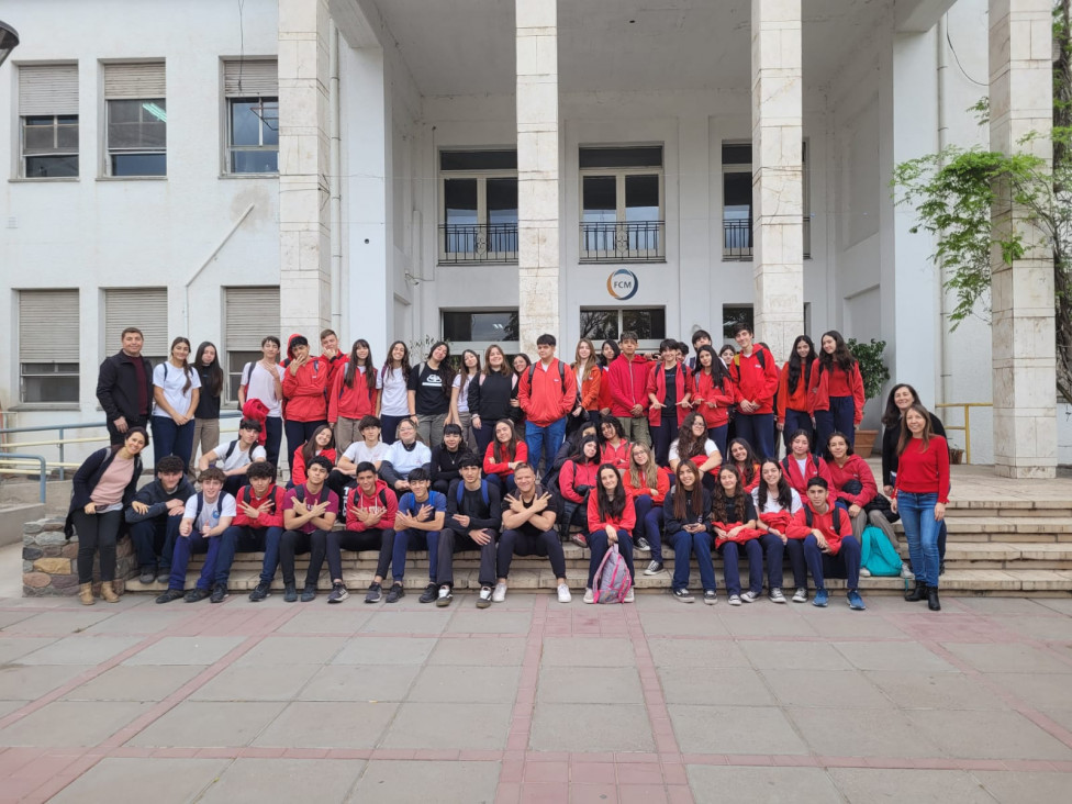 imagen Estudiantes de la Orientación en Ciencias Naturales participaron de la jornada "Abriendo las puertas del laboratorio de bioquímica y laboratorio de ADN"