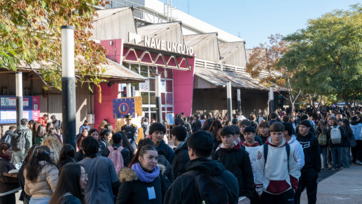 imagen Miles de jóvenes recorren la Expo Educativa en su primer día
