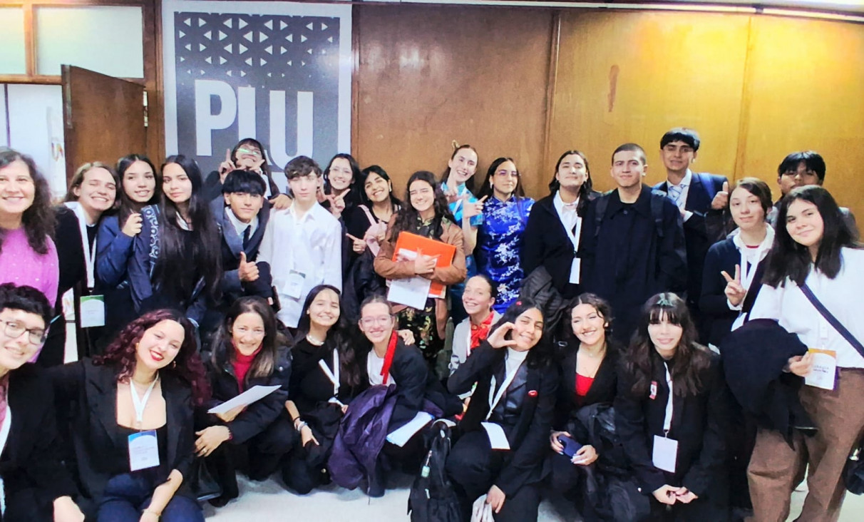imagen Estudiantes de la escuela participaron del Modelo de Naciones Unidas "Uniendo Metas: Jóvenes para el futuro"