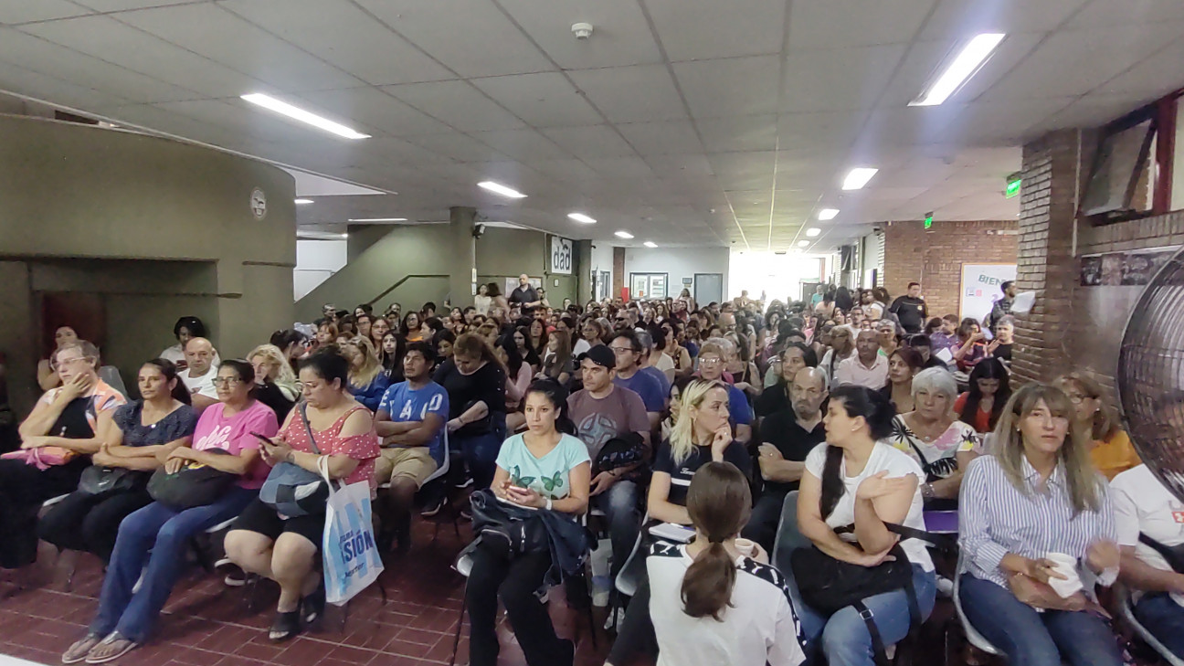 imagen Se realizó la reunión de padres de estudiantes de primer año 2024