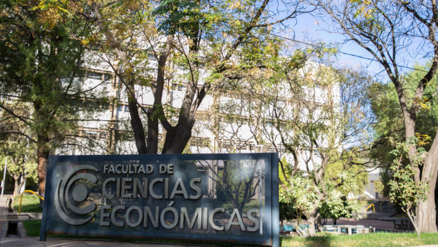 imagen Nuevas carreras de la UNCUYO, completamente a distancia, con récord de inscripciones