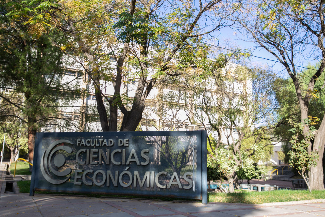 imagen Nuevas carreras de la UNCUYO, completamente a distancia, con récord de inscripciones