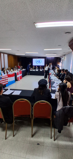 imagen Estudiantes de la escuela participaron del Modelo de Naciones Unidas "Uniendo Metas: Jóvenes para el futuro"