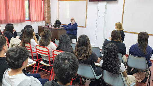 imagen El surgimiento de las Ciencias Sociales, conversatorio con el Dr. Roberto Follari