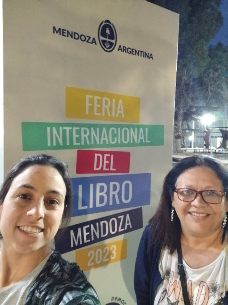 imagen Bibliotecarias de la escuela fueron a la Feria del Libro de Mendoza