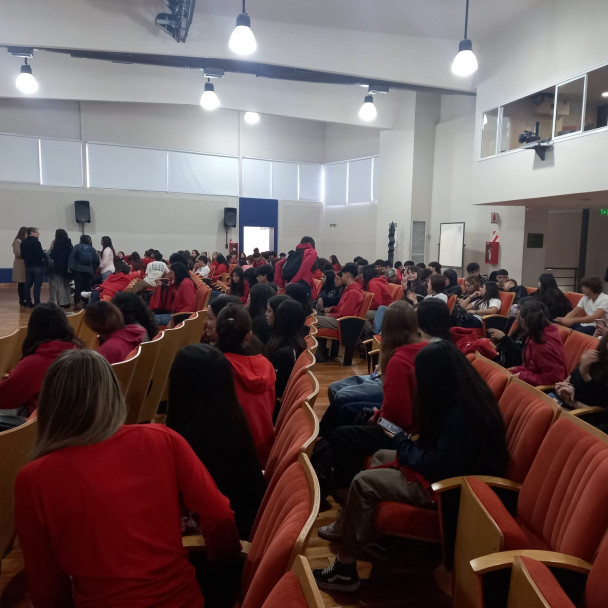 imagen Estudiantes de la escuela estuvieron en el Hospital Universitario en una charla explicativa sobre métodos anticonceptivos.