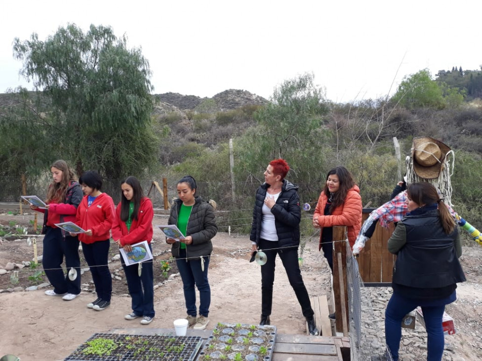 imagen El DAD hace un buen papel. Inauguramos la huerta "MANOS A LA TIERRA"