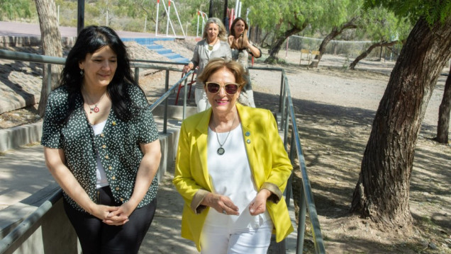 imagen La Rectora recorrió obras en escuelas de la UNCUYO