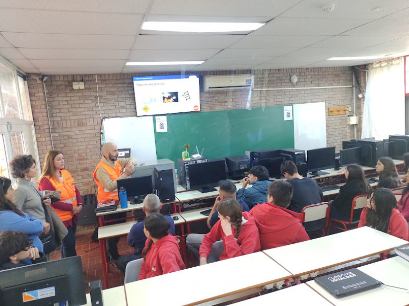 imagen Brigadistas de Casa de Gobierno de Mendoza dieron una charla para estudiantes de segundo año de ambos turnos