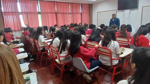 imagen Nos visitó el escritor Rogelio Aguilera