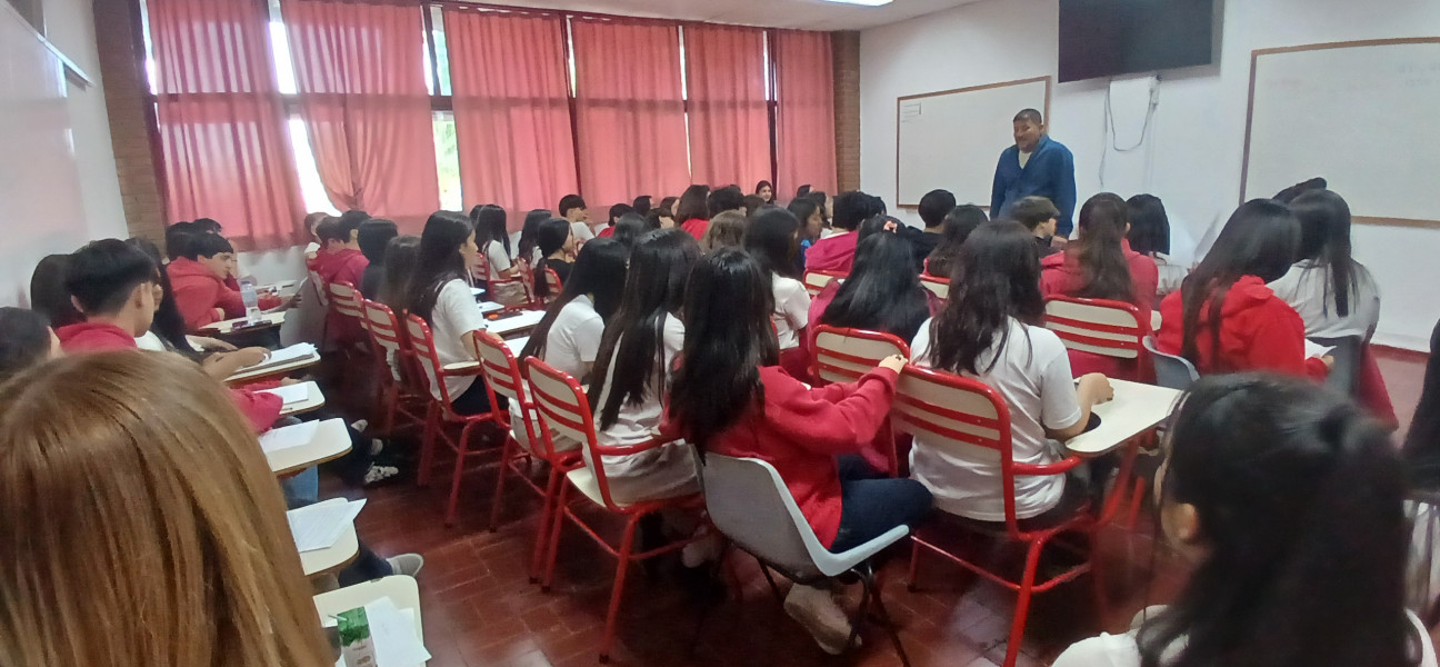 imagen Nos visitó el escritor Rogelio Aguilera