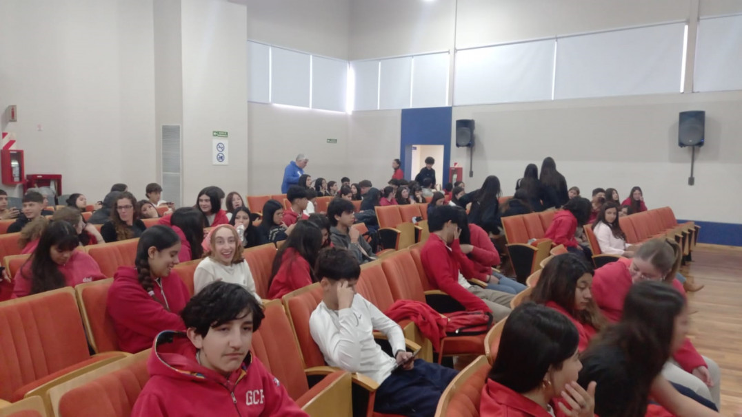 imagen Estudiantes de la escuela estuvieron en el Hospital Universitario en una charla explicativa sobre métodos anticonceptivos.