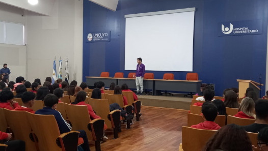 imagen Estudiantes de la escuela estuvieron en el Hospital Universitario en una charla explicativa sobre métodos anticonceptivos.