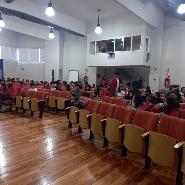 imagen Estudiantes de la escuela estuvieron en el Hospital Universitario en una charla explicativa sobre métodos anticonceptivos.