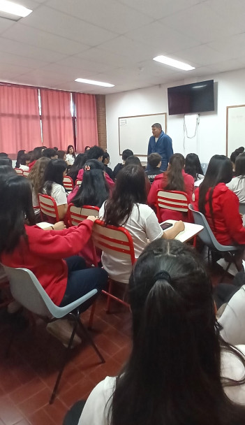 imagen Nos visitó el escritor Rogelio Aguilera