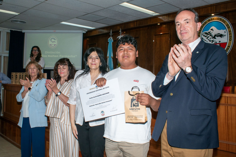 imagen Estudiantes y graduados de la UNCUYO recibieron la distinción Farmache