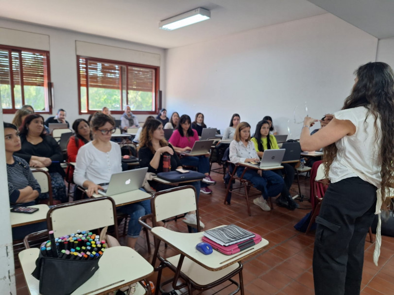 imagen Se llevó a cabo el segundo encuentro presencial del curso "Inteligencia artificial: estrategias y desafíos"