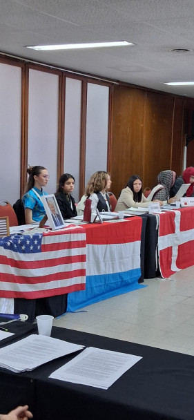 imagen Estudiantes de la escuela participaron del Modelo de Naciones Unidas "Uniendo Metas: Jóvenes para el futuro"