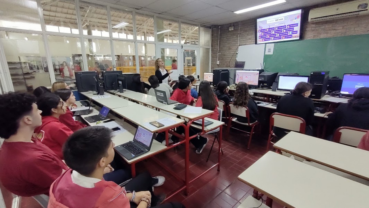 imagen Cronograma para ingresar a primer año de las escuelas de la UNCUYO. Acceso a página de preinscripción.