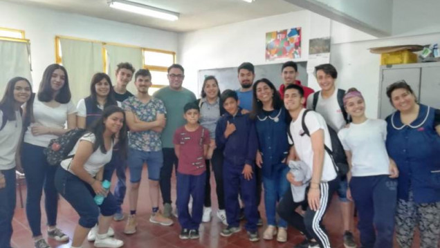 imagen Alumnos el DAD visitaron la escuela Raquel Pavón 2-005. Proyecto Educativo " + comUNIDADes"
