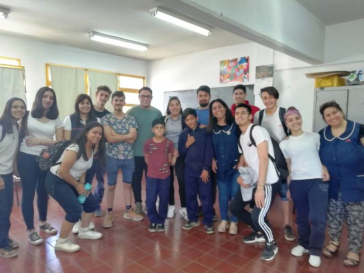 imagen Alumnos el DAD visitaron la escuela Raquel Pavón 2-005. Proyecto Educativo " + comUNIDADes"