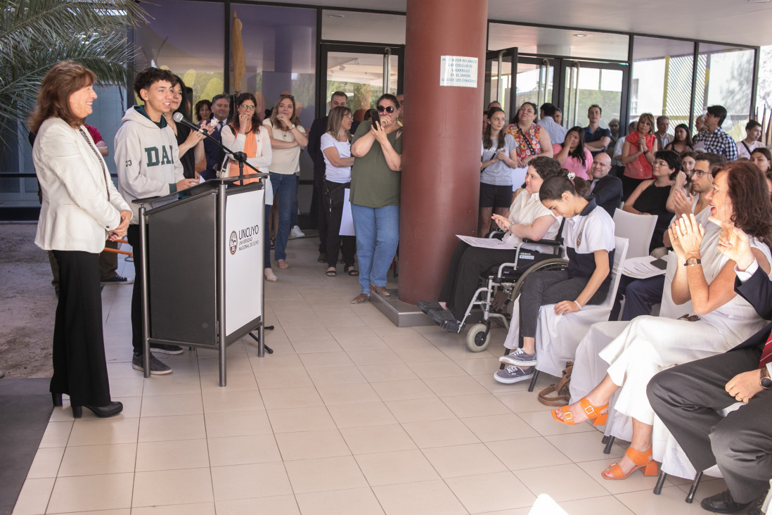 imagen Estudiantes del DAD recibieron la "Distinción María Elisa Norton Farmache"