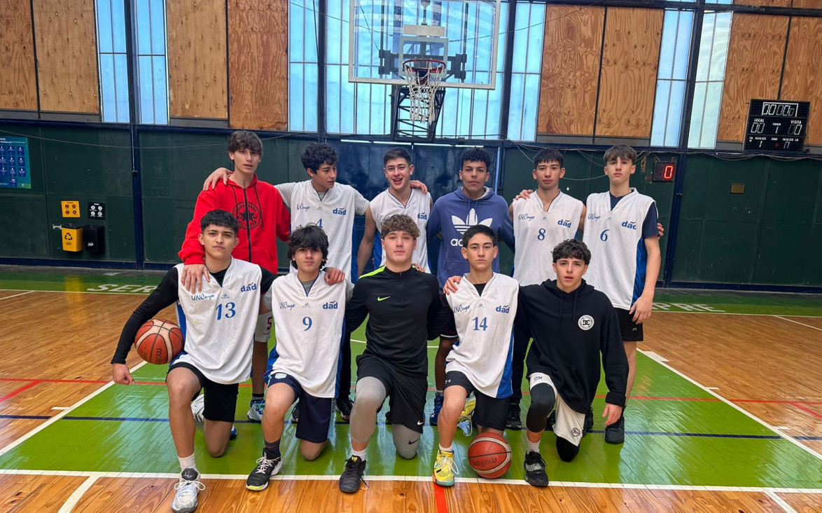 imagen Equipo de Básquetbol del DAD celebró los 60 años del colegio Valentín Bonetti