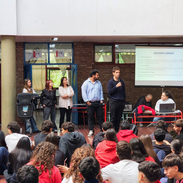 imagen Capacitación sobre "Nociones básicas de Finanzas"  a estudiantes de 5to año