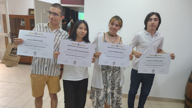 imagen Estudiantes y graduados de la UNCUYO recibieron la distinción Farmache