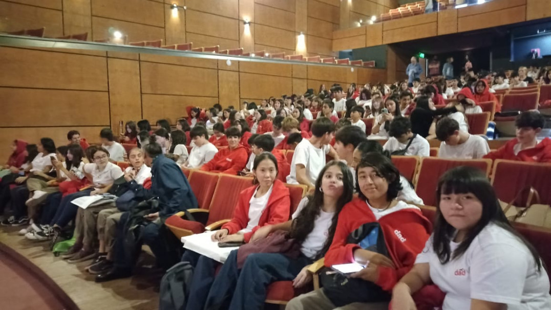 imagen Salida didáctica con los primeros años del turno tarde a la Nave Universitaria