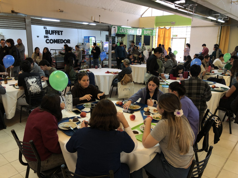 imagen El Comedor Universitario cumplió 85 años y celebró con música, juegos y lasagna