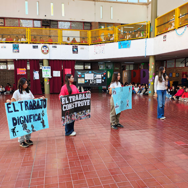 imagen Se llevó a cabo el acto por el Día del Trabajador/a y de la Constitución Nacional Argentina
