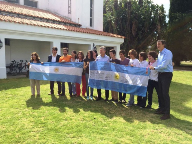 imagen Alumno del DAD que es parte de la Delegación Argentina que compitió en Mundial de Ciencias, fue recibido por Macri