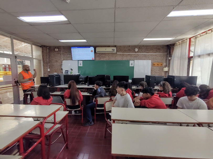 imagen Brigadistas de Casa de Gobierno de Mendoza dieron una charla para estudiantes de segundo año de ambos turnos