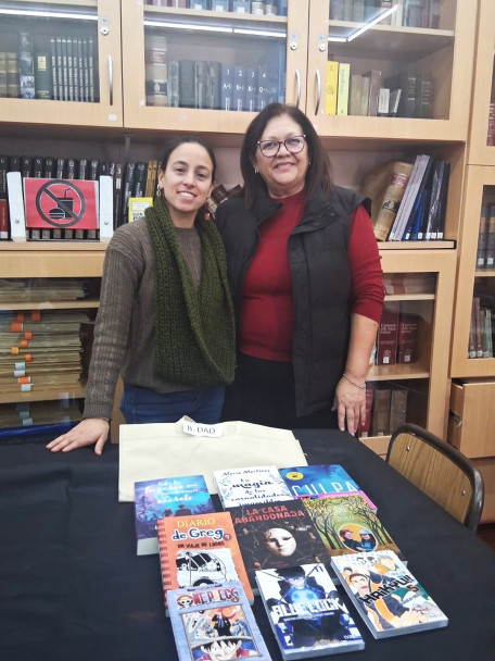 imagen La universidad entregó libros adquiridos en la Feria del Libro de Buenos Aires a nuestra biblioteca