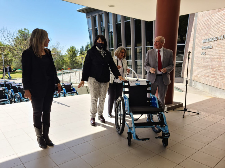 imagen Facultades, Escuelas y Rectorado cuentan con sillas de ruedas de traslado