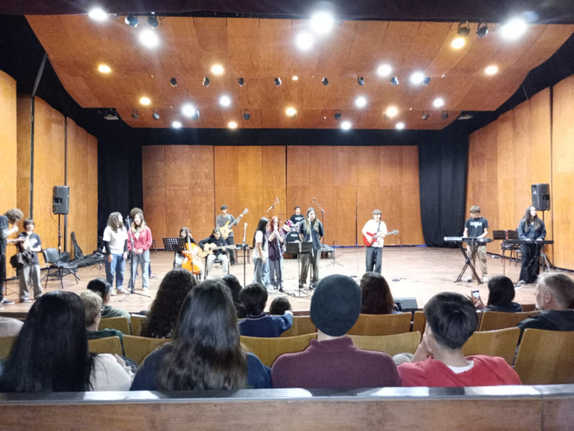 imagen El DAD participó del encuentro musical interescolar organizado por la Escuela del Magisterio