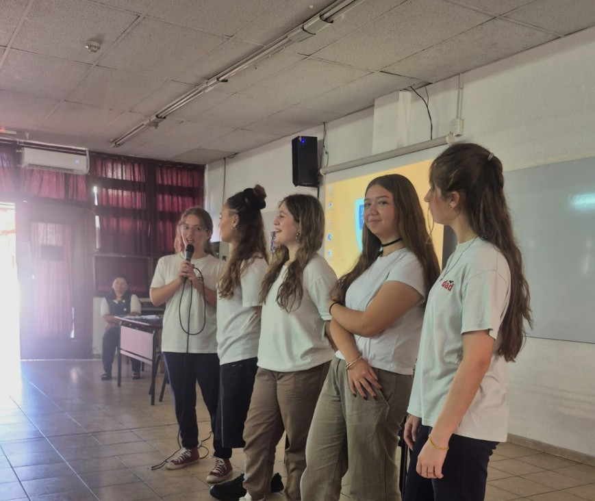 imagen Estudiantes nuestra escuela presentaron al DAD en la escuela Carmen Vera Arenas