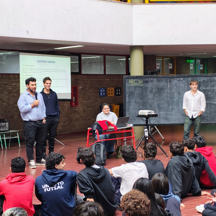 imagen Capacitación sobre "Nociones básicas de Finanzas"  a estudiantes de 5to año
