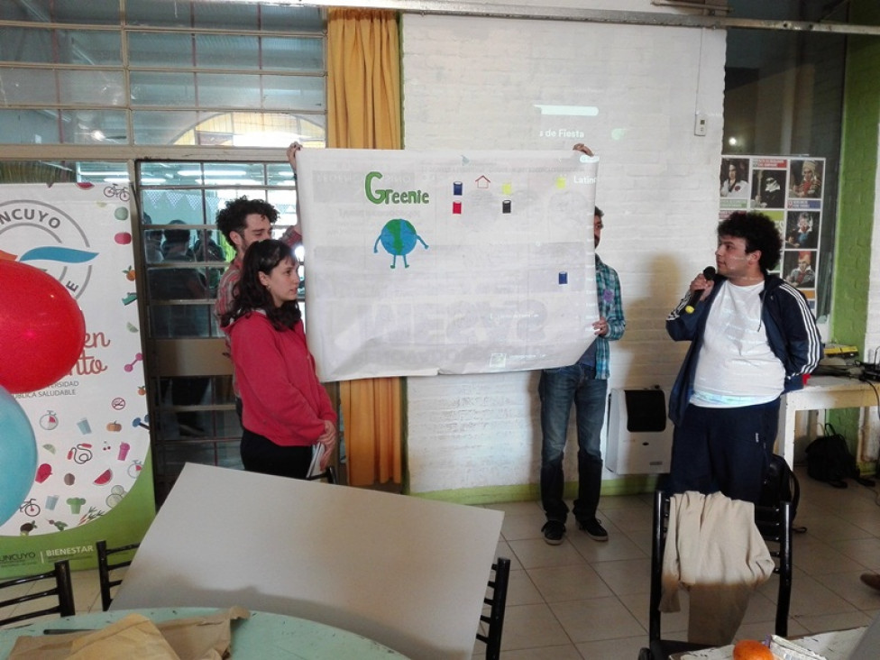 imagen El DAD hace un buen papel. La brigada verde en la Maratón creativa de Emprende U