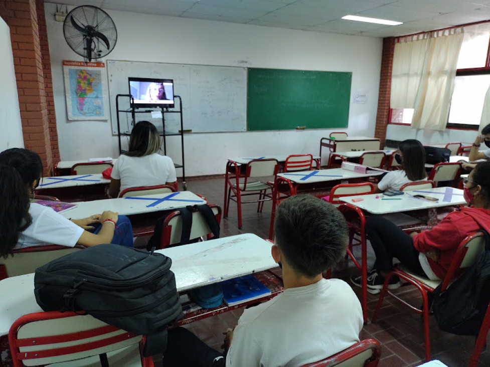 imagen Clase sincrónica con profesora dispensada